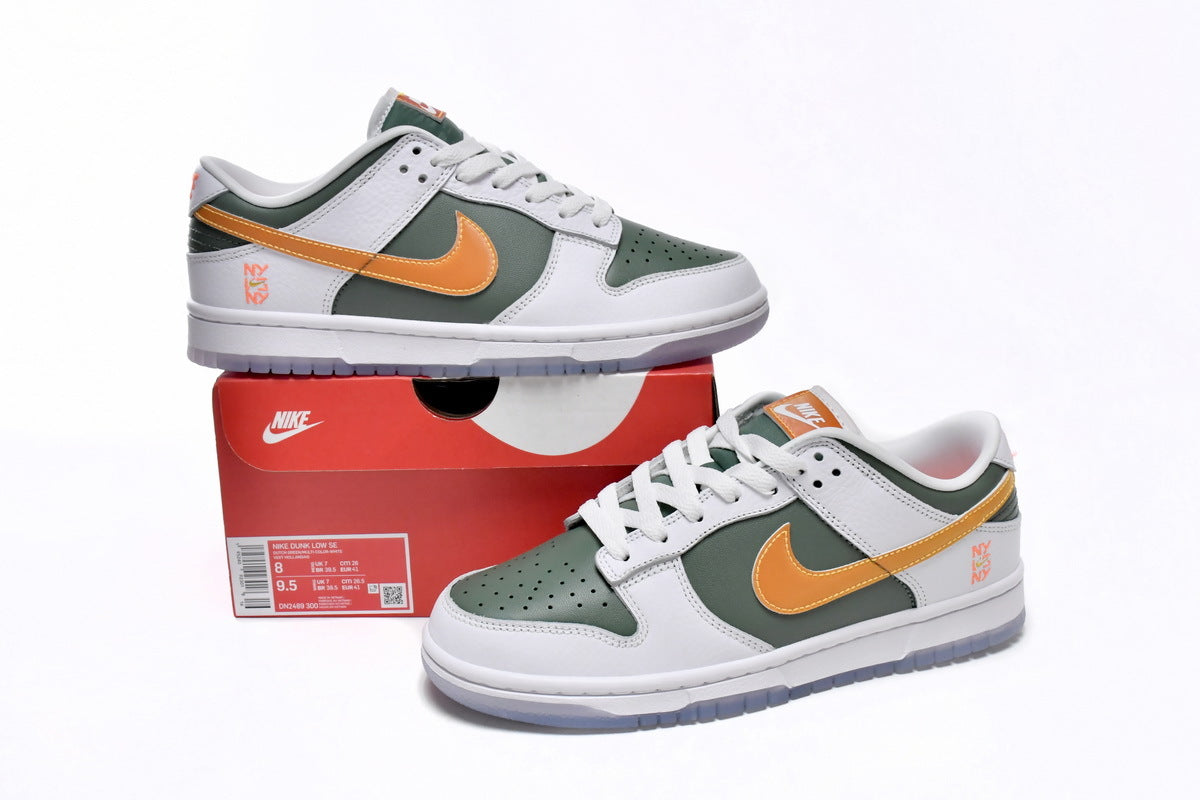 Nike Dunk Low SE NY vs. NY Reps Sneaker DN2489-300