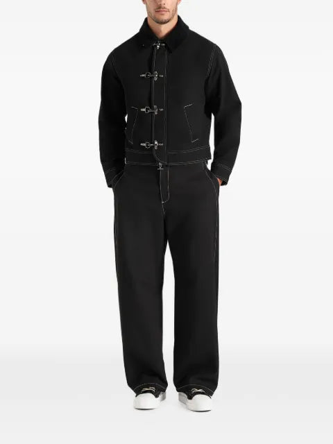 Manière De Voir Nino in black clasp-detail contrast-stitch gabardine jacket