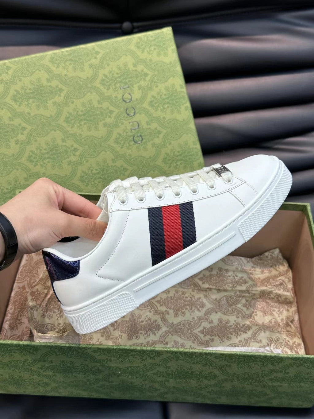 Gucci White Stripe Low-Top Sneakers