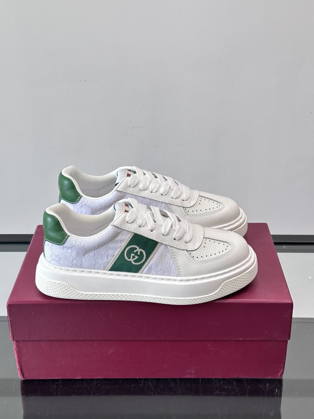 Gucci White and Green Low-Top Sneakers