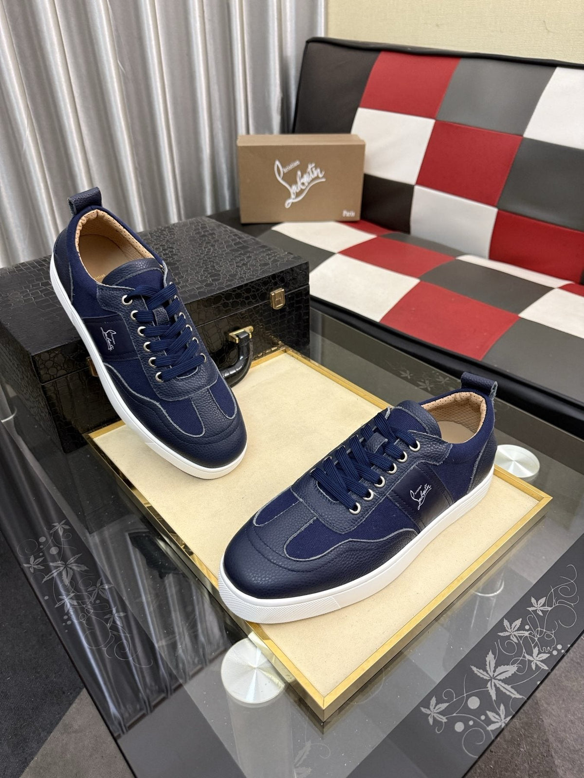 Christian Louboutin Script-Accent Low-Top Sneakers
