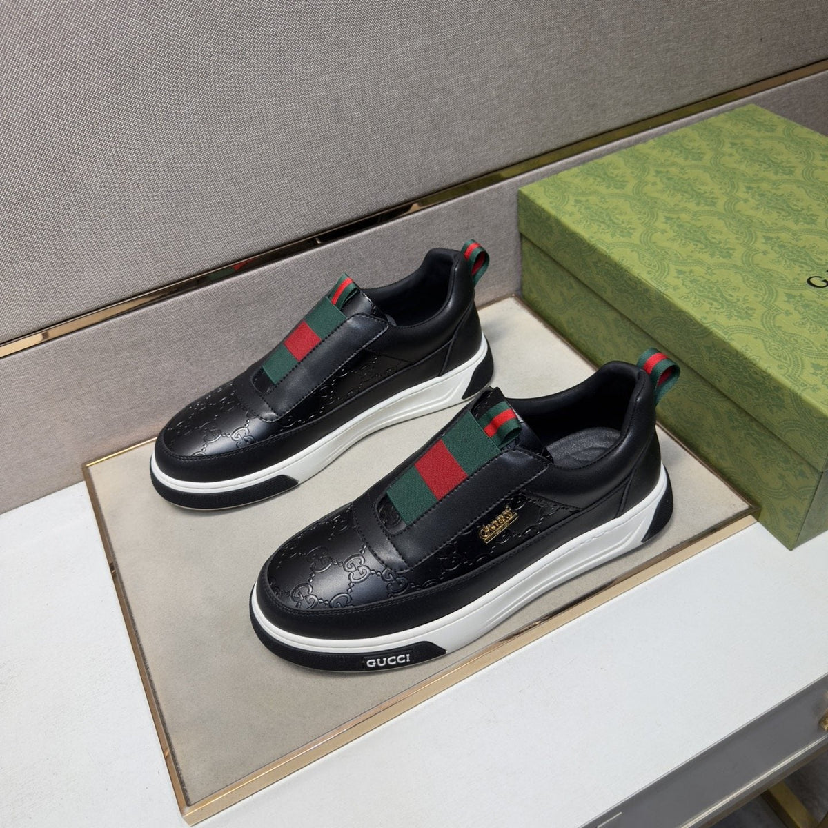 Gucci Green and Red Stripe Low-Top Sneakers