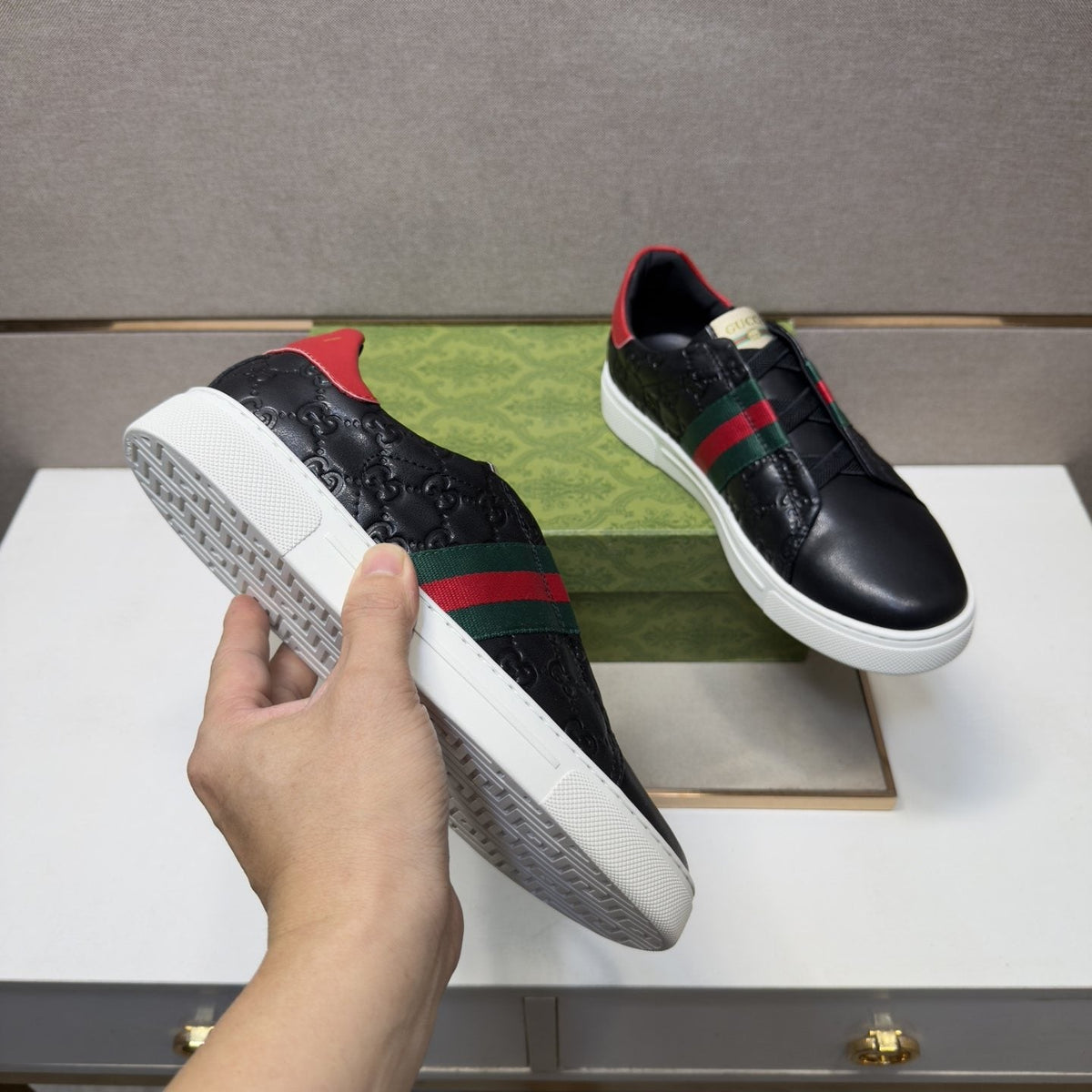 Gucci Green-Red Stripe Low-Top Sneakers